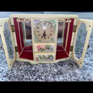 Vintage jewelry box